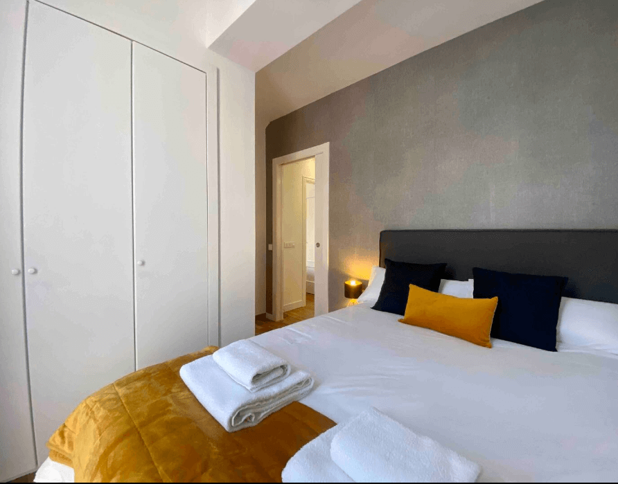 Charming apartment in the heart of Barcelona, managed by MyRentalHost. Experience comfort and style in an unbeatable location